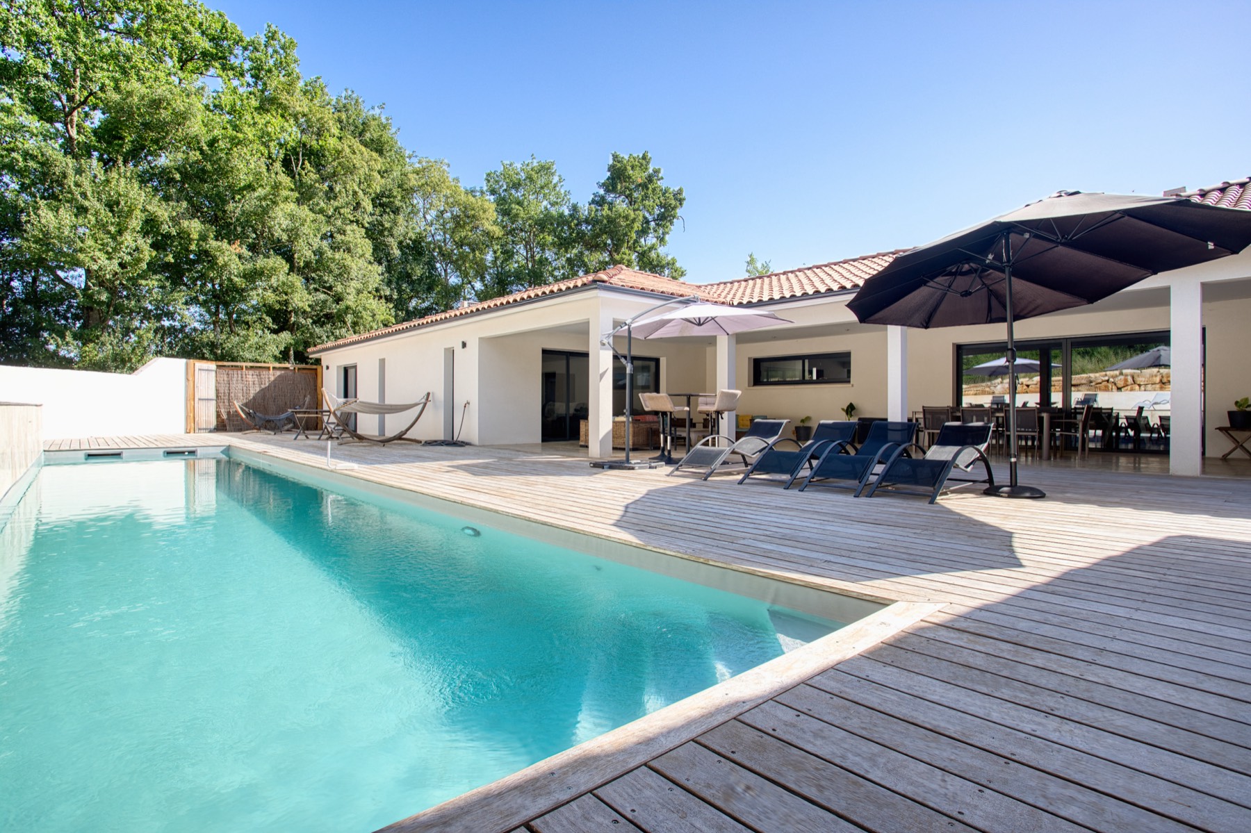 Maison individuelle moderne construite par Neo Construction 24