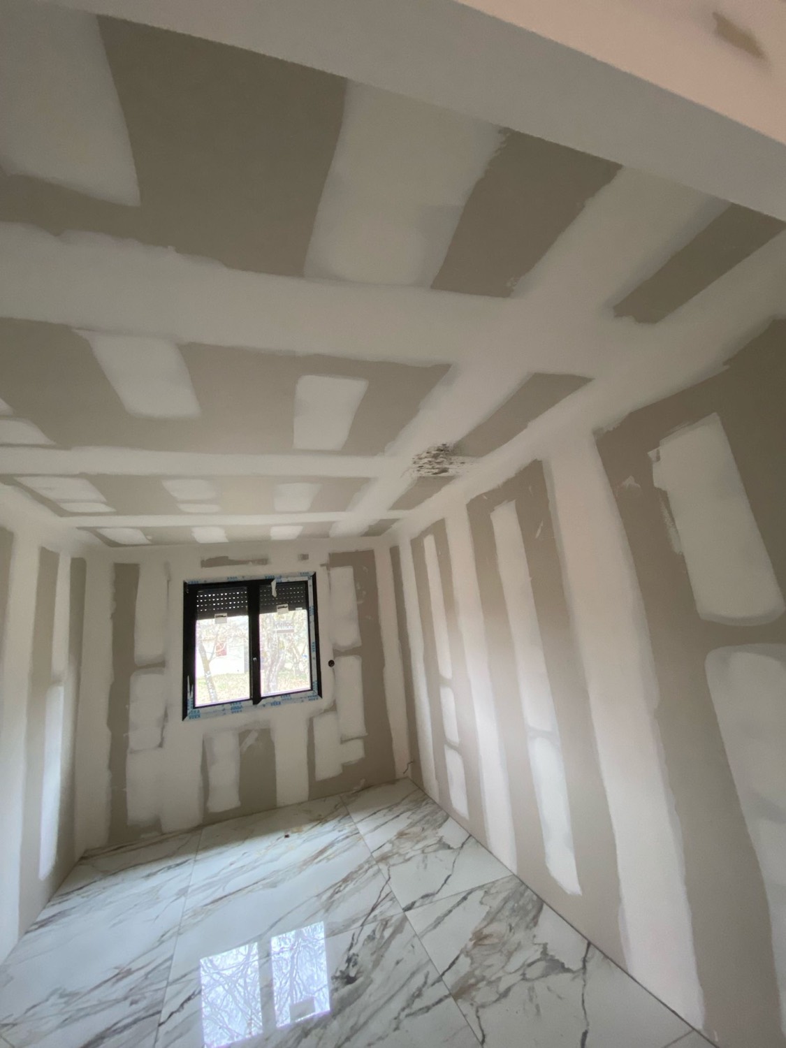 Plâtrerie et placo : cloisons et plafonds avant finitions, par Neo Construction 24