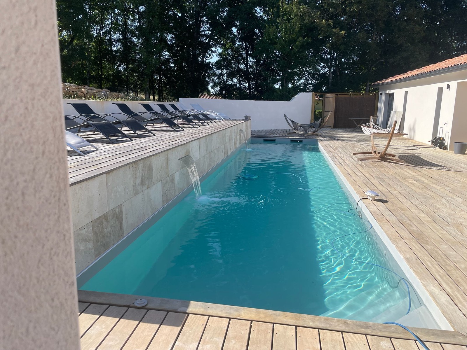 Maison avec bardage bois dans les Landes réalisée par Neo Construction 24 à Biscarrosse